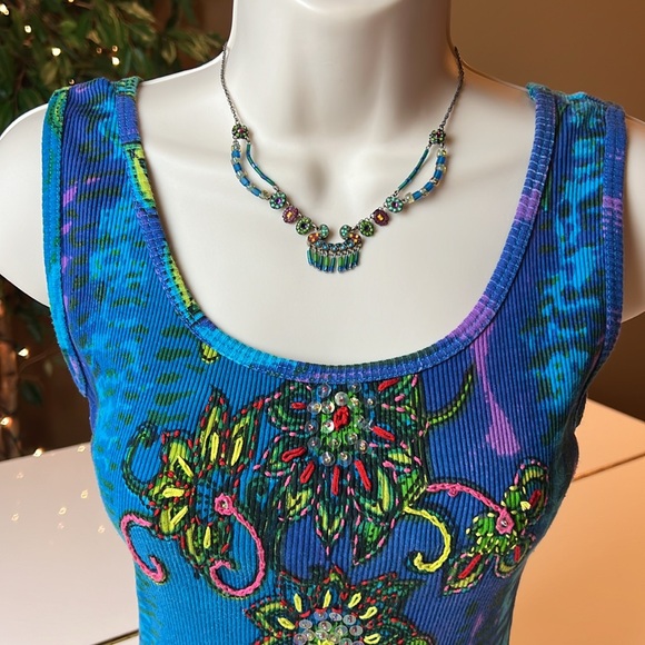 CHAUDRY ART TOP IN VIBRANT BLUES, GREENS, PINKS & YELLOW - SEQUIN DESIGNS -SMALL - Picture 4 of 13